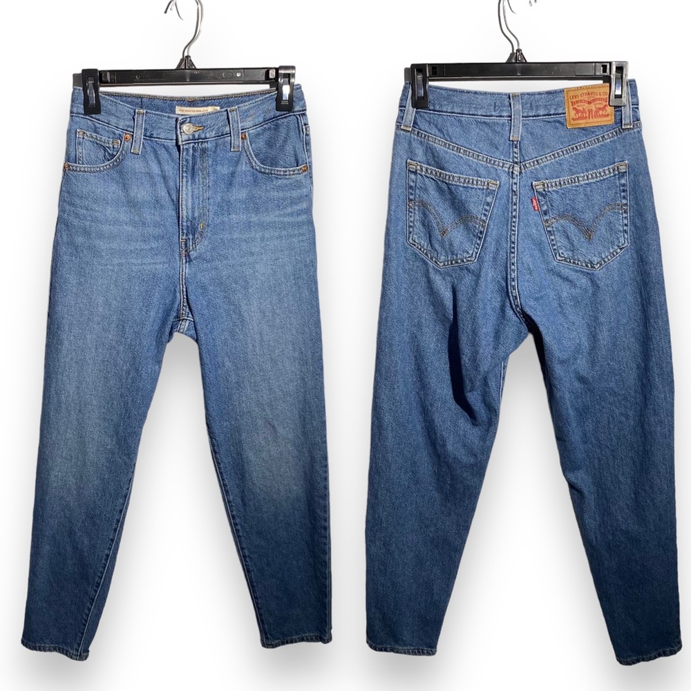 LEVI'S High Waisted Mom Jean